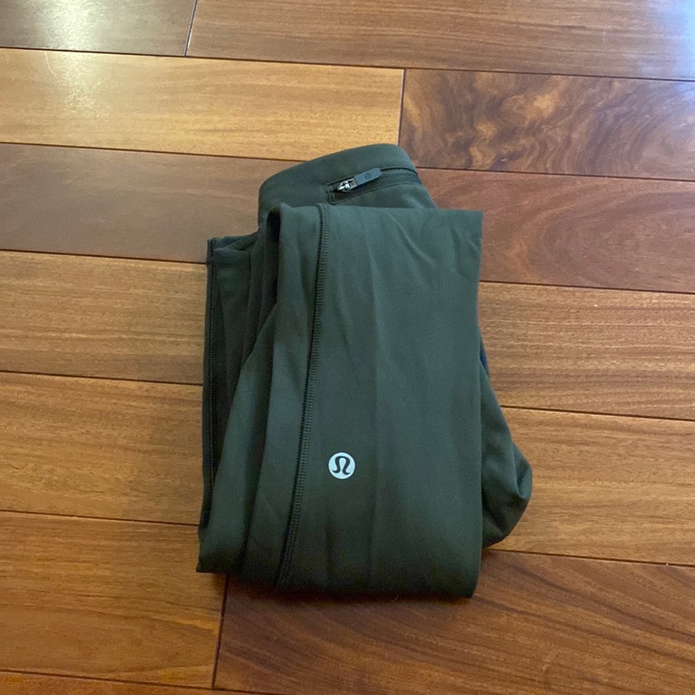 Lululemon leggings.
